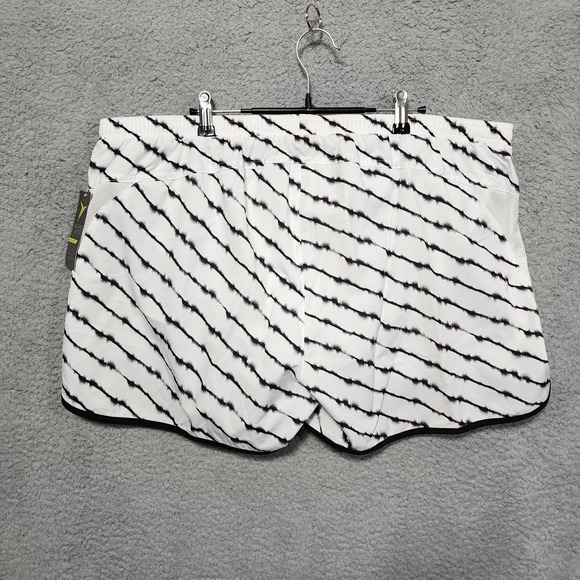 Old Navy Active Womens Wind Active Shorts Lot of 2 Size XL Lined Drawstring NWT - Picture 2 of 9